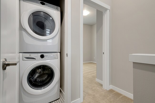 Building Photo - Modern 2-Bedroom Townhome in Kenmore Balbi...