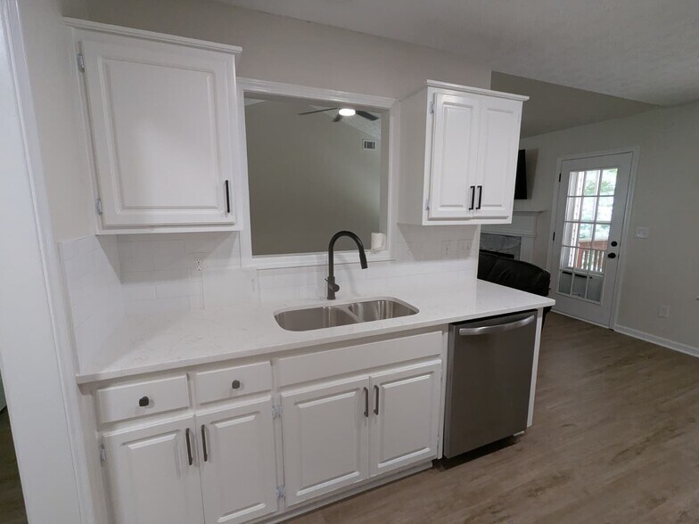 Building Photo - 60 Riverside Pky