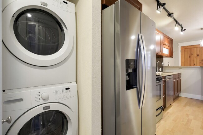 Building Photo - Affordable Lux One Bedroom in West Wash Park