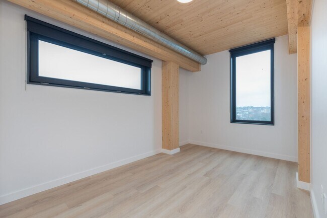 Building Photo - 19 E Lenox St
