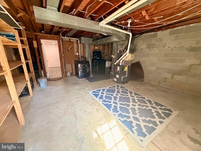 Building Photo - 5129 Clacton Ave