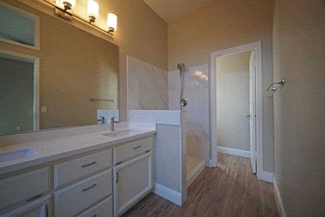 Building Photo - Beautifully remodeled 4 bedroom, 2 bathroo...