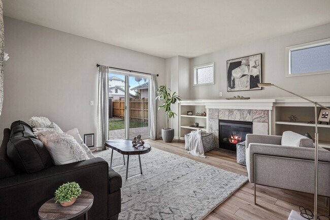 Building Photo - Updated home in Gardenside!