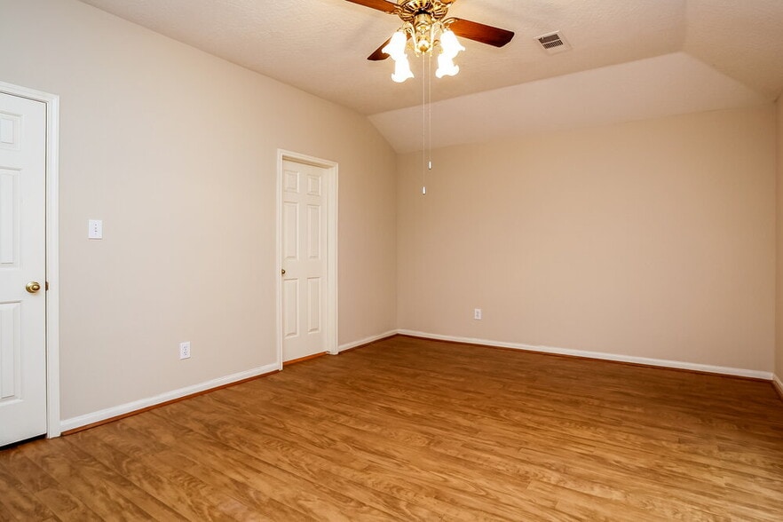 Building Photo - 18714 Timber Spring Dr