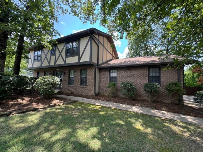 Primary Photo - Renovated 3/2.5 House in Chieftain Hills- ...