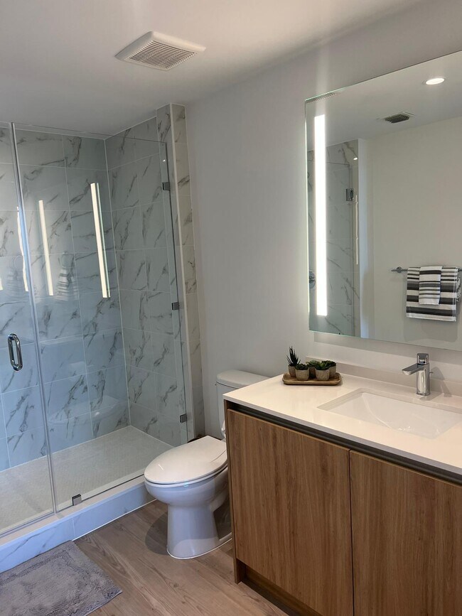 Building Photo - 2972 SW 38th Ave