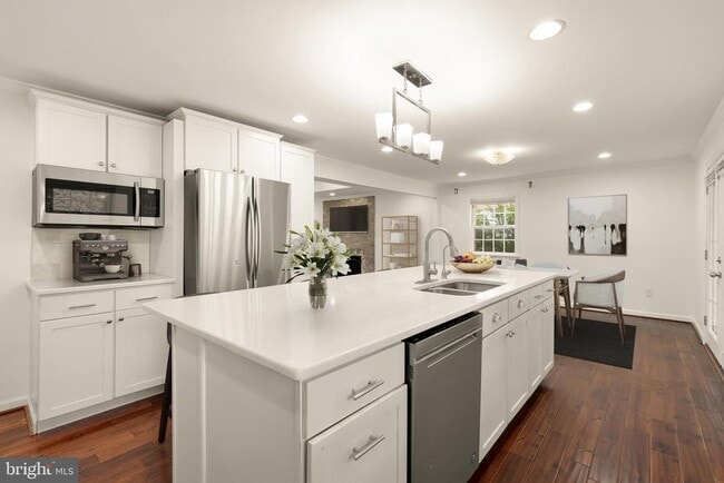Building Photo - 6203 Hardy Dr