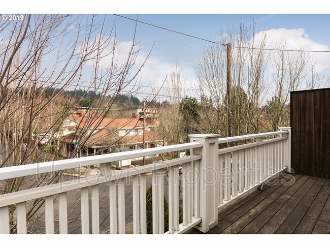 Building Photo - 1916 SW Idaho St