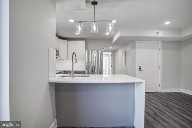 Building Photo - 540 S 52nd St