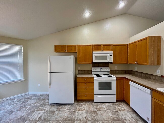 Building Photo - 16426 N Asbury Dr
