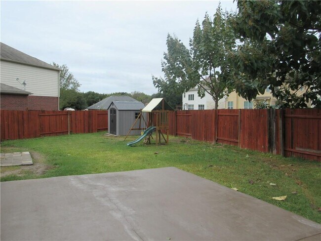 Building Photo - 2808 Red Ivy Cove
