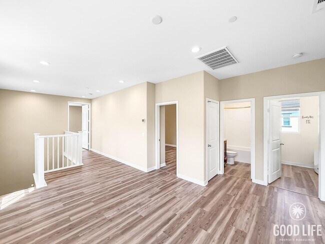 Building Photo - Great 4B/4BA Home Available for Lease in O...