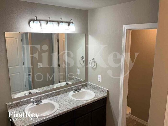Building Photo - 7717 Benecia Dr
