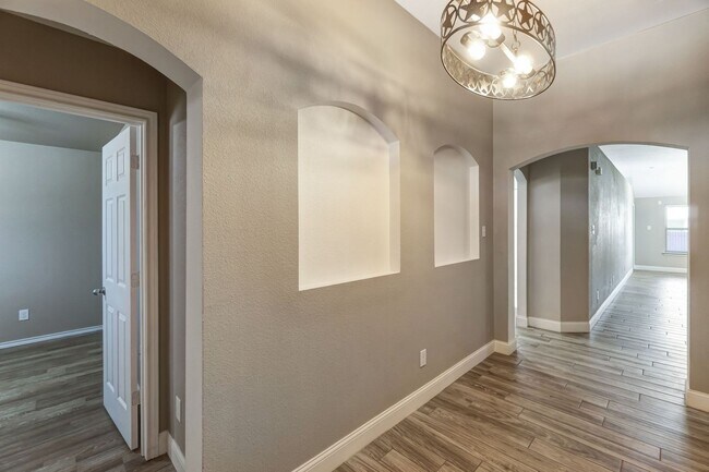 Building Photo - Ready for you to call this one home!