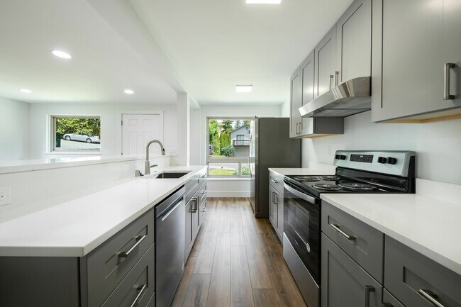 Building Photo - 2527 NE 110th St