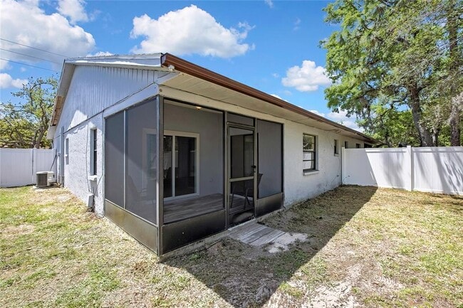 Building Photo - 8053 Canterbury St