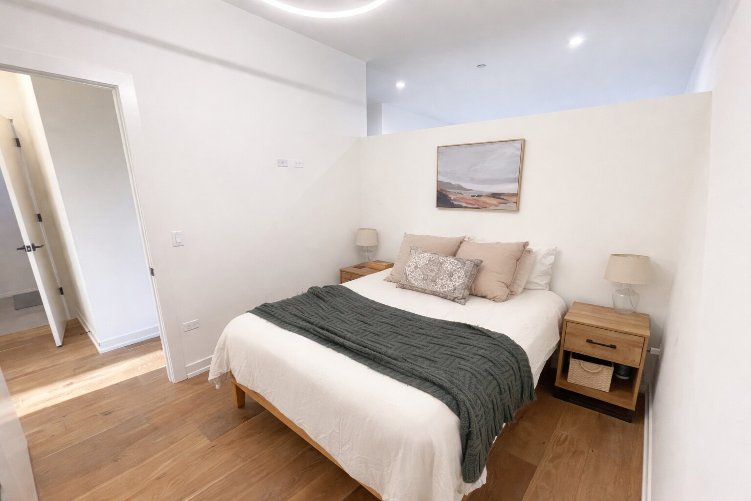 Building Photo - 4513 N Clark St