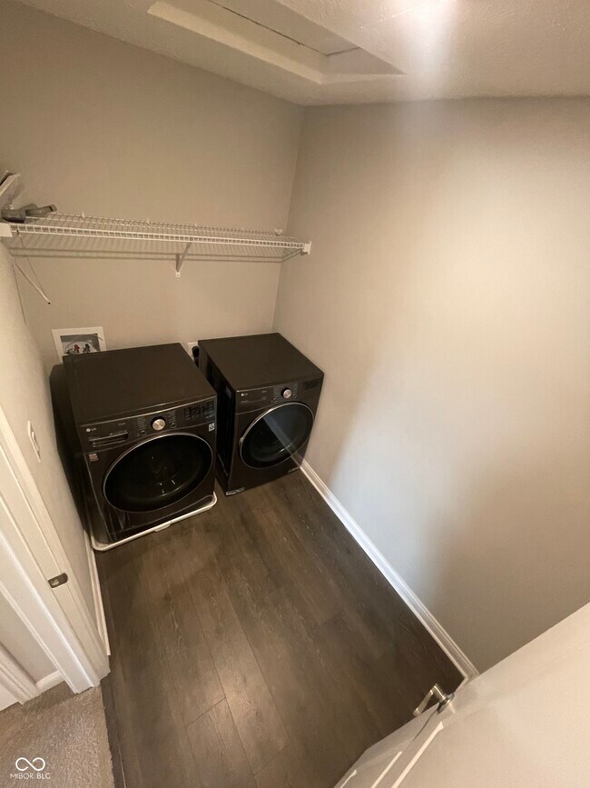 Building Photo - 7352 Doyal Dr