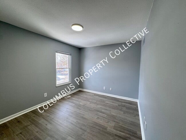 Building Photo - 3285 E Mound St