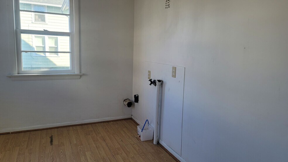 Building Photo - 658 S Rockhill Ave