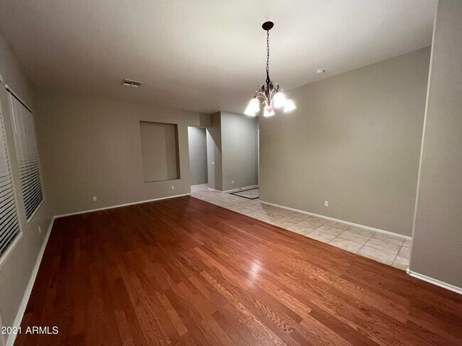 Building Photo - Beautiful 4 bedroom/ 2bath all on one story.