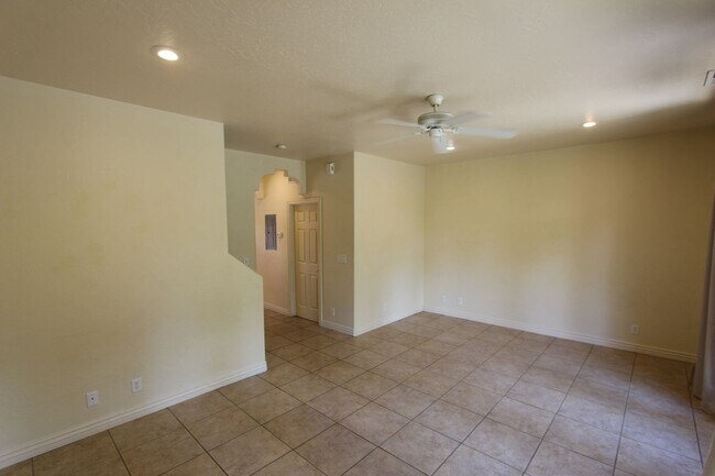 Building Photo - 1478 E Ivy Ln