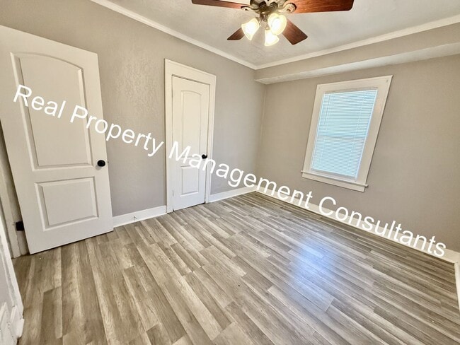 Building Photo - 3-Bedroom Home with Modern Updates Throughout