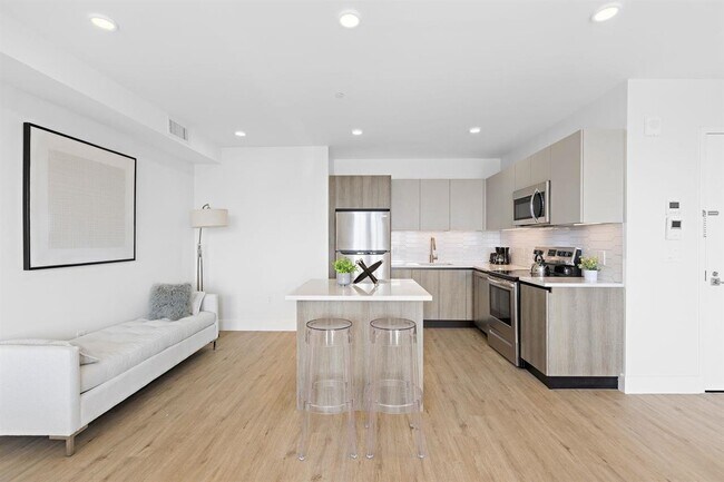 Building Photo - 136-144 Summit Ave