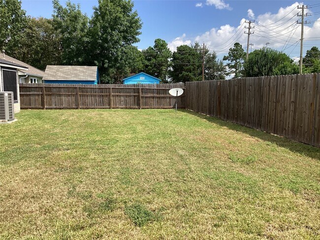 Building Photo - 1905 Eastwind Dr