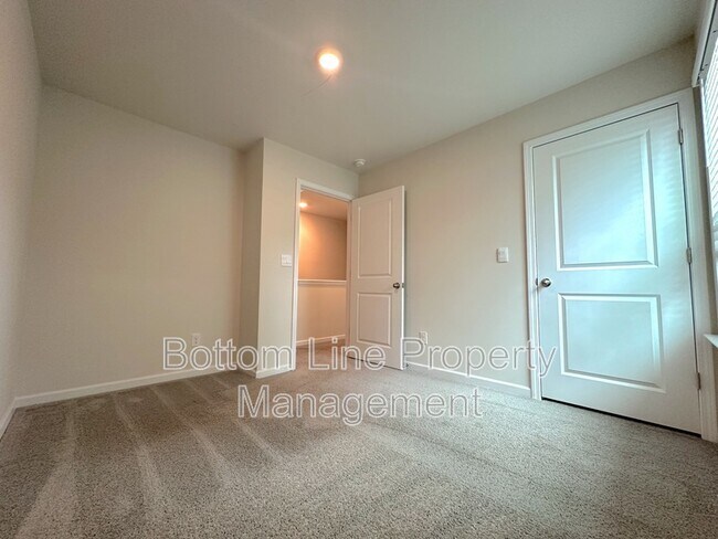Building Photo - 2129 Allium Dr