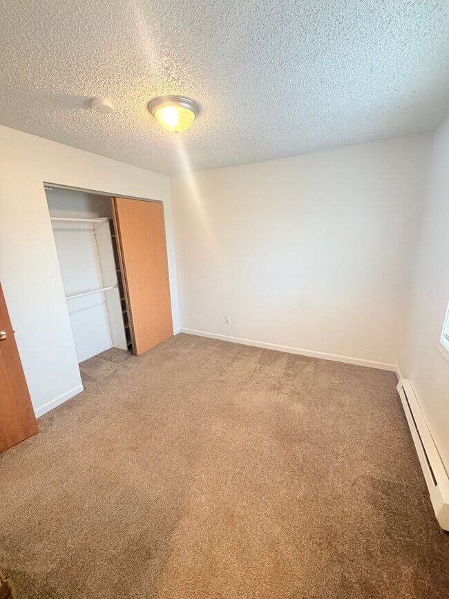 Building Photo - 1106 S Beeman St