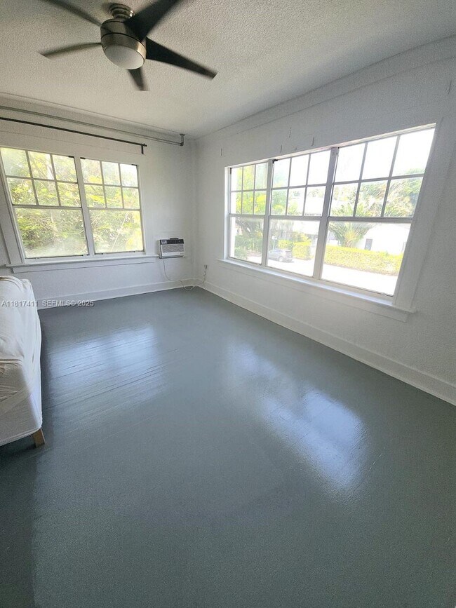 Building Photo - 1611 Michigan Ave