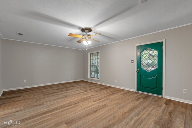 Building Photo - Country LIving!! MOVE IN SPECIAL HALF OFF FIRST MONTHS RENT