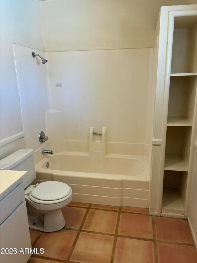 Building Photo - 1422 E Yucca St