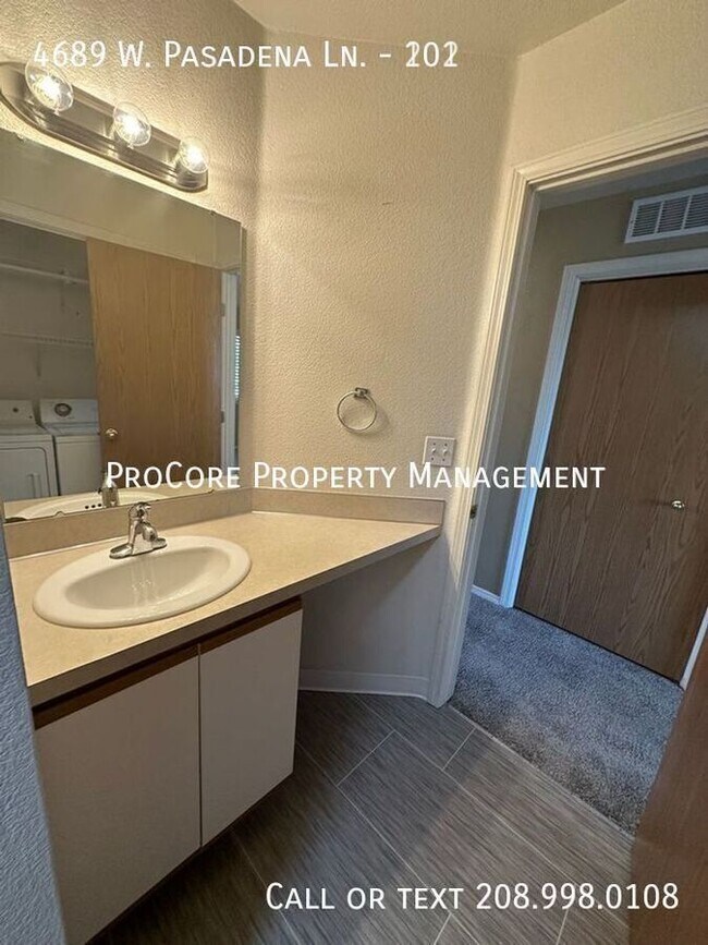 Building Photo - 2 Bedrooms, 2 Baths Ground Floor Unit in D...