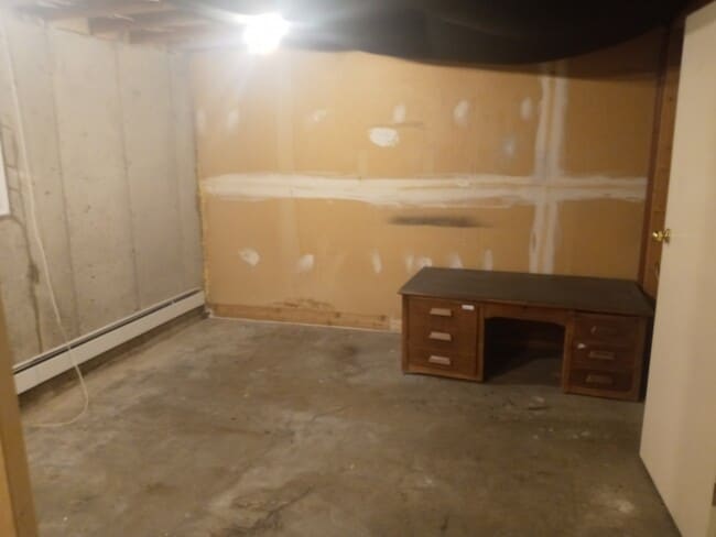 Building Photo - 390 S Wagon Wheel Dr