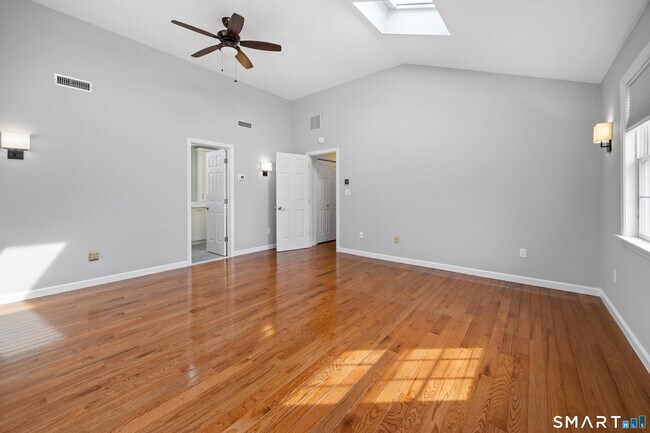 Building Photo - 34 Hi-Ann Ct