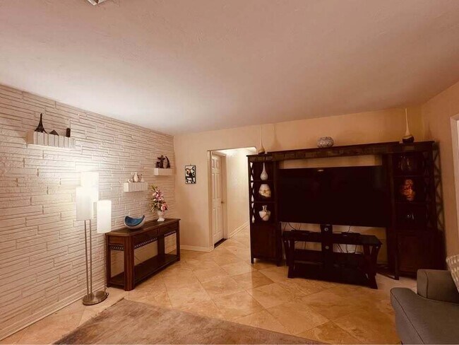 Building Photo - 7834 Edgewater Dr