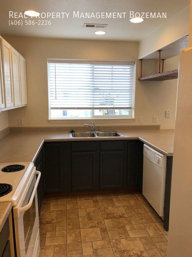 Building Photo - 1112 Longbow Ln