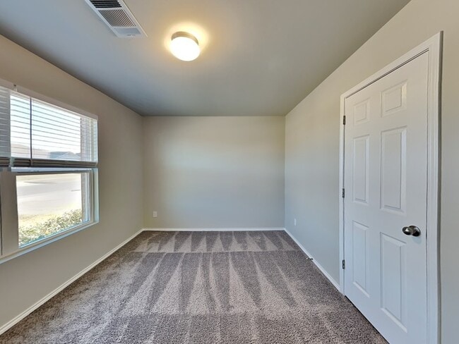 Building Photo - 333 Foxtrot Ter