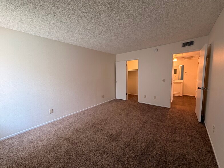Bedroom with Walk In Closet - 24851 Walnut St
