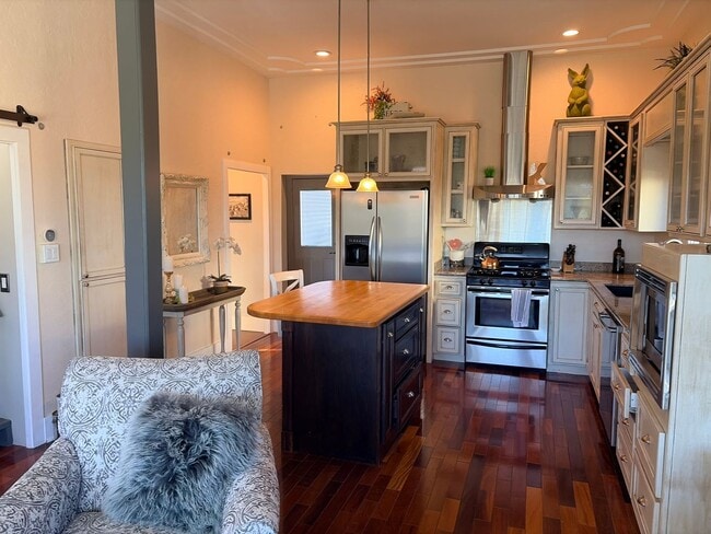 Building Photo - Well-Maintained Cozy 2BD/2BA Home in Angels Camp, CA! Extra Upper Room and Basement!