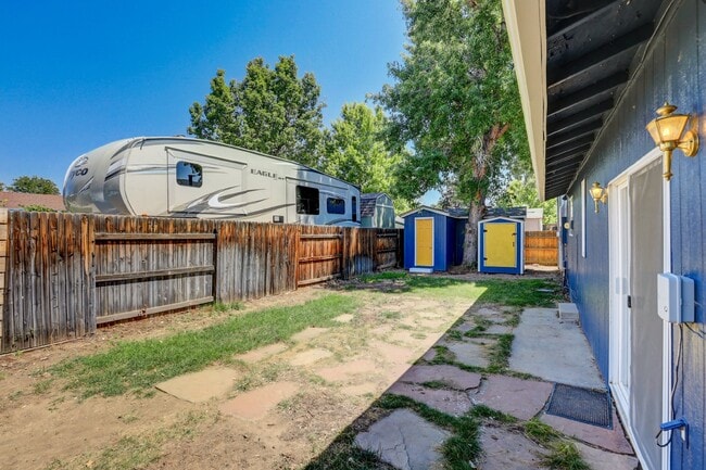 Building Photo - $3,200.00 - 3 Bedrooms, 2 Bathrooms, Singl...