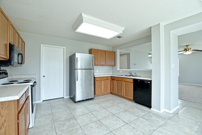 Building Photo - 102 Blanco Woods Blvd