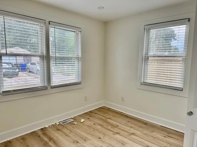 Building Photo - 2850 Appleton Ave