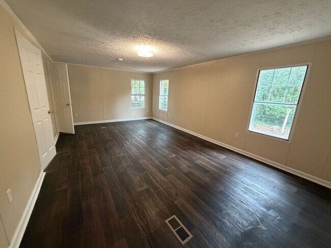 Building Photo - Home For Rent