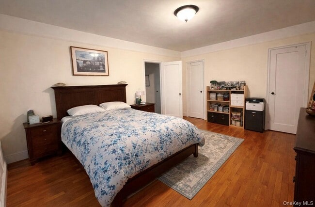 Building Photo - 300 Main St