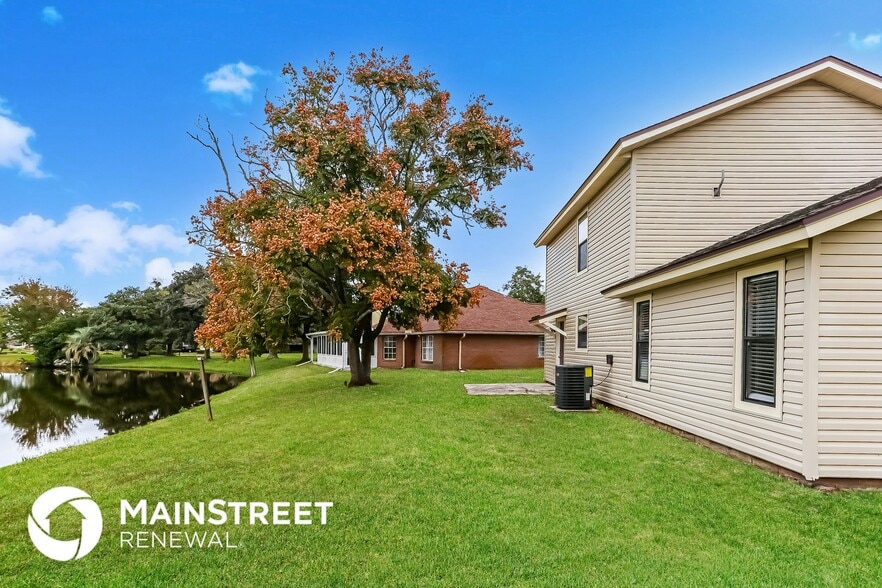Building Photo - 12636 Misty Mountain Dr E