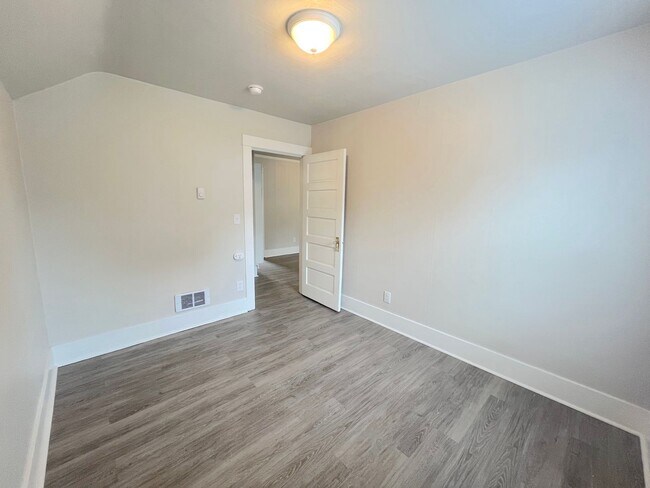 Building Photo - 101 N Bowdoin Pl