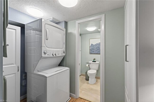 Building Photo - 3288 Page Ave